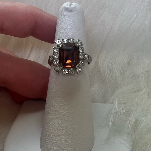 Adjustable vintage cocktail ring dark brown rhinestone with halo - Picture 2 of 5